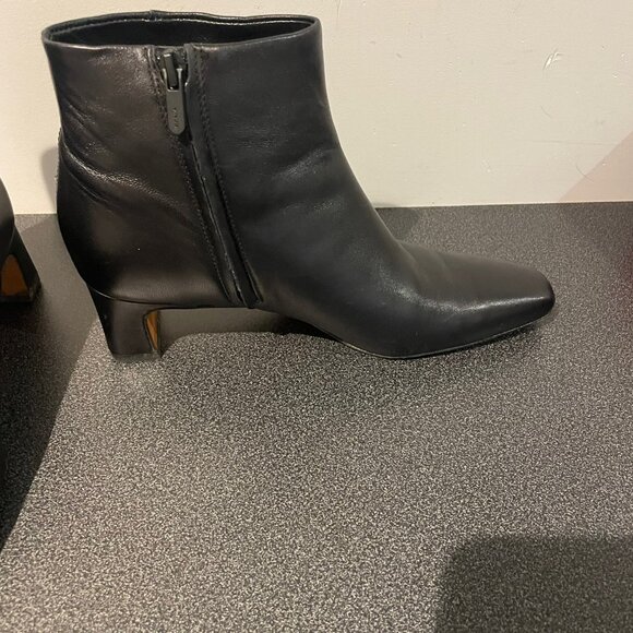 Vince womens Silvana Booties Ankle Boot in size 7 (38) - Picture 2 of 4